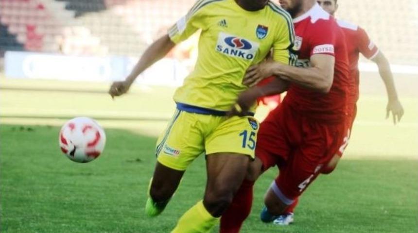 Büyükşehir Gaziantepspor İlk Yarıda Taraftarlarını Üzdü