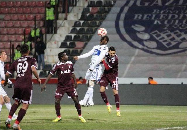 Büyükşehir Gaziantepspor İlk Yarıda Taraftarlarını Üzdü