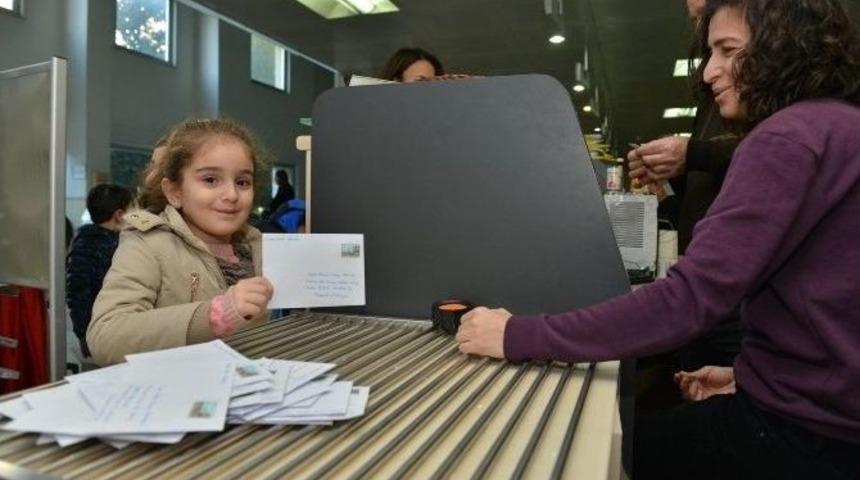 Kreş &Ouml;ğrencilerinden Sevdiklerine Yılbaşı Kartı