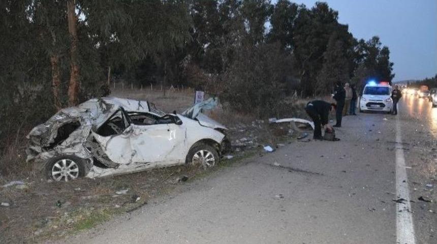 İş&ccedil;ileri Taşıyan Minib&uuml;sle Otomobil &Ccedil;arpıştı: 1 &Ouml;l&uuml;, 1&rsquo;i Ağır 9 Yaralı