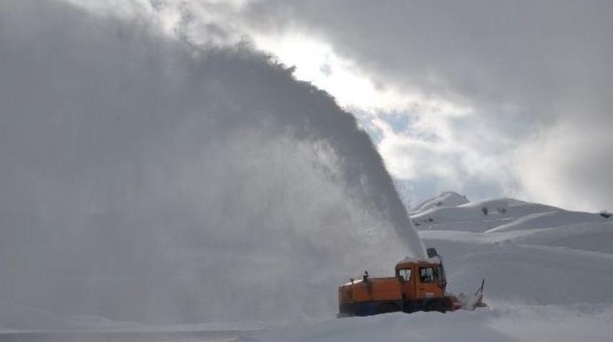 Hakkari&rsquo;de Karla M&uuml;cadelede &Ccedil;alışması