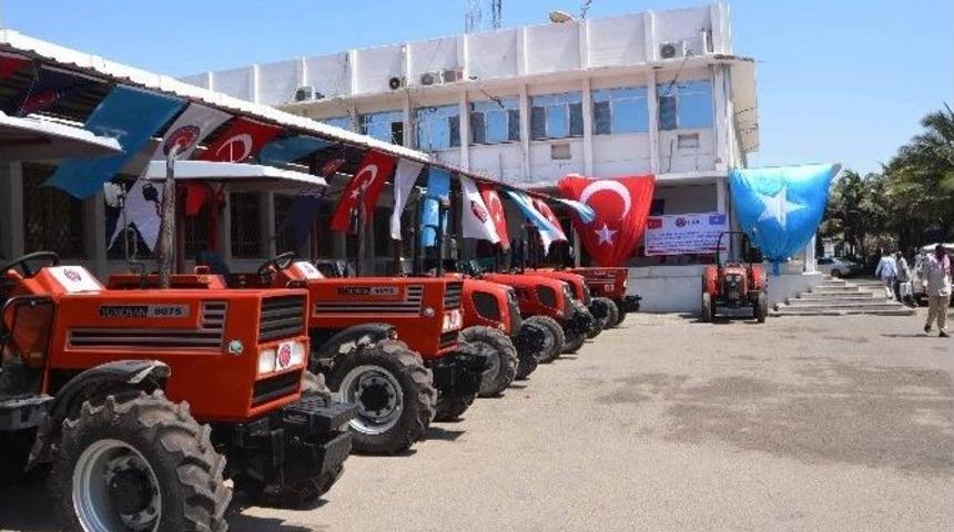 Tika&rsquo;dan Somalili &Ccedil;ift&ccedil;ilere Trakt&ouml;r Desteği