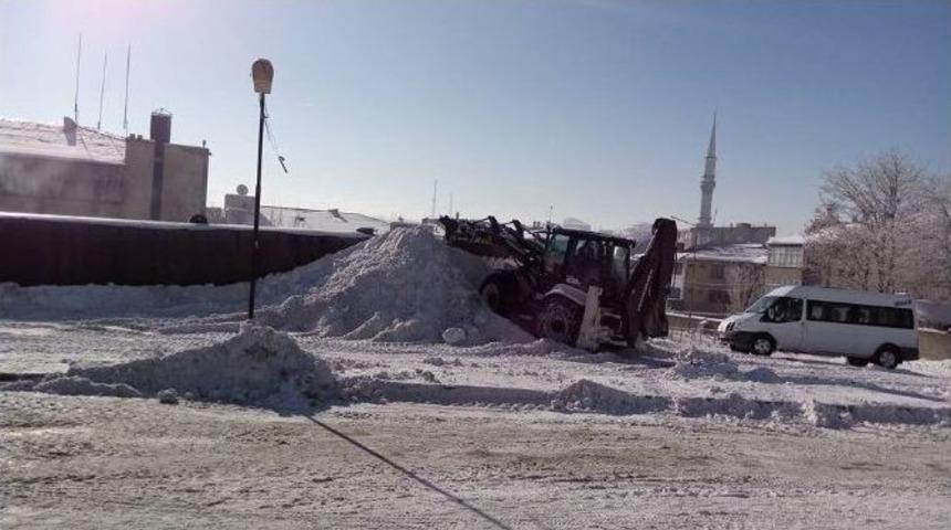 &Ouml;zalp İl&ccedil;esinde Karla M&uuml;cadele &Ccedil;alışması