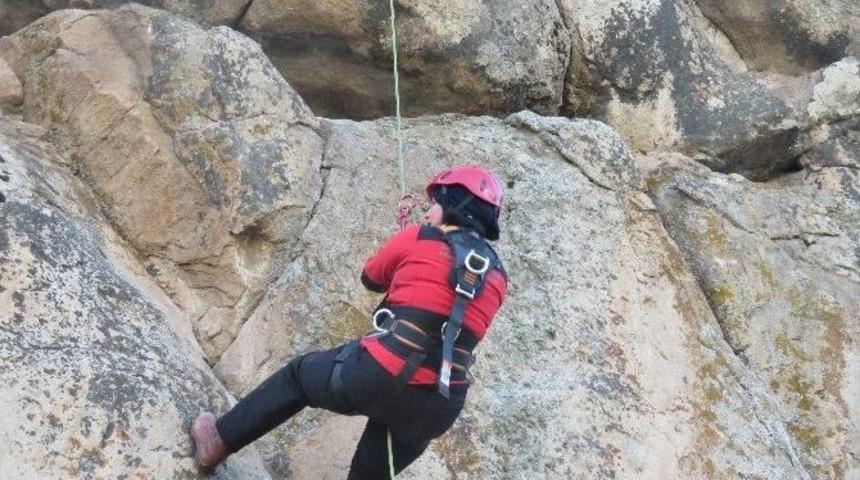 Dak Kadınları Her T&uuml;rl&uuml; Zorluğa G&ouml;ğ&uuml;s Geriyor