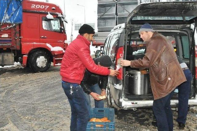 Trafiğe Kapalı Kalan Afyonkarahisar-konya Yolu 12 Saat Sonra Açıldı