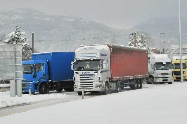 Trafiğe Kapalı Kalan Afyonkarahisar-konya Yolu 12 Saat Sonra Açıldı