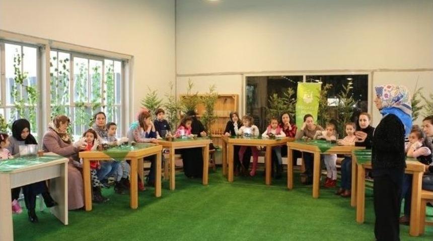 Minik &Ccedil;ocuklar Teraryumlarına Anne Sevgisini Kattı