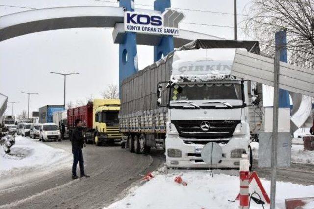 Konya'da Yollar Ulaşıma Kapandı