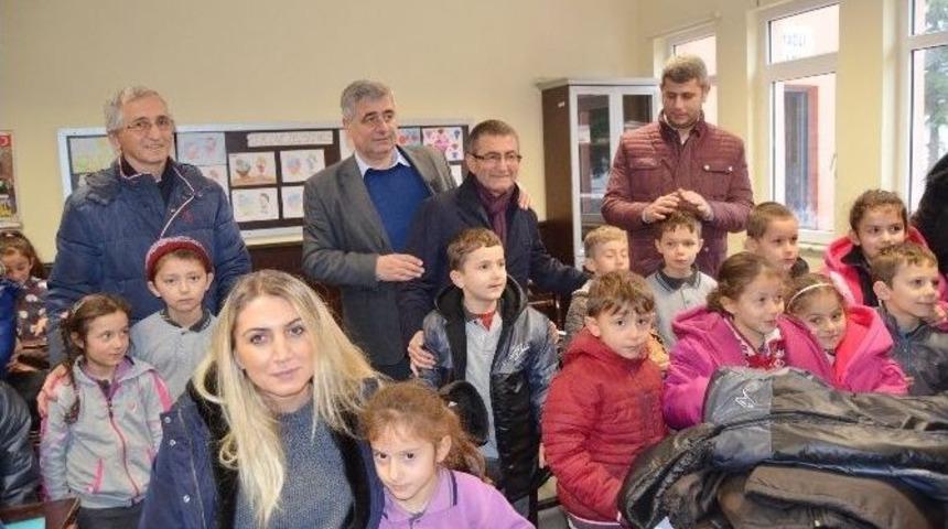 Trabzon&rsquo;da &Ouml;ğrencilere Yeni Yıl Hediyeleri Beylikd&uuml;z&uuml; Belediyesi&rsquo;nden