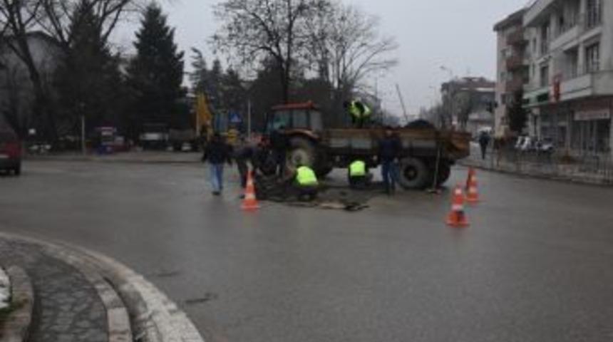 D&uuml;zce&rsquo;de Bozuk Yollar Onarılıyor