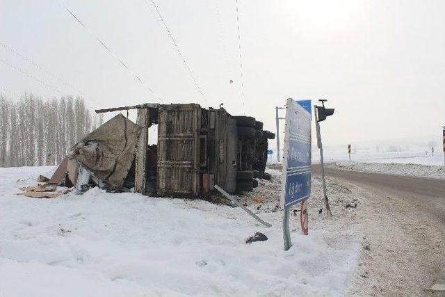 3 Kişinin Ezildiği Trafik Kazası Güvenlik Kamerasına An Be An Yansıdı