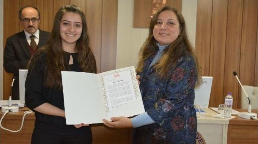 Y&ouml;k&rsquo;ten D&uuml;zce &Uuml;niversitesi Birincilerine Kutlama Belgesi