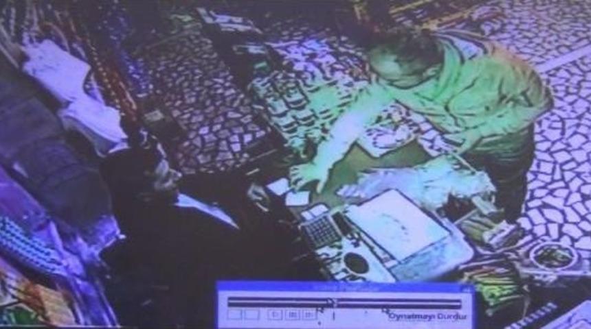 &lsquo;Tırnak&ccedil;ı&rsquo; G&uuml;venlik Kamerasına B&ouml;yle Yakalandı