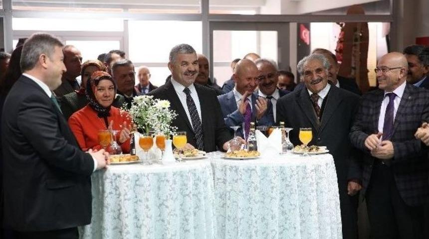 B&uuml;y&uuml;kşehir Belediye Başkanı Mustafa &Ccedil;elik, "beş Yıldızlı Okullar Yapıyoruz"