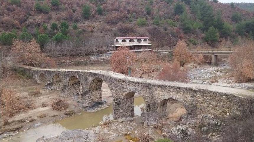 Tarihi Taş K&ouml;pr&uuml; Yıllara Meydan Okuyor