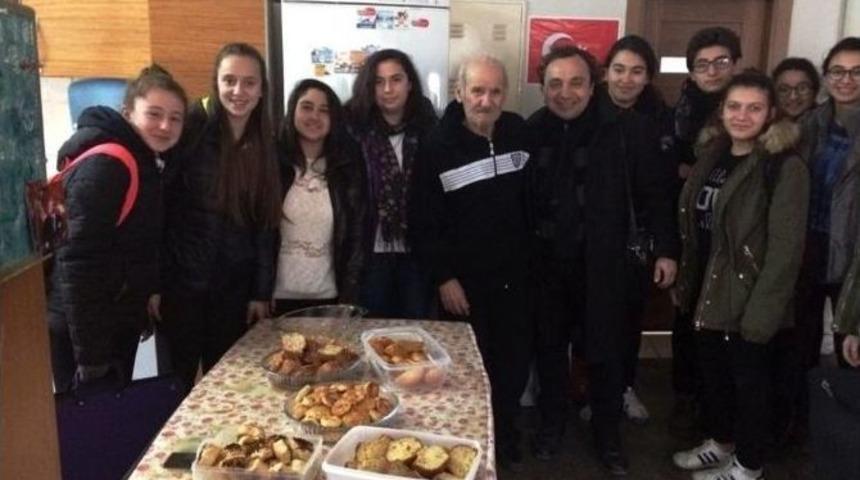 Mehmet Akif Ersoy Ortaokulu &Ouml;ğrencileri Yaşlıları Unutmadı