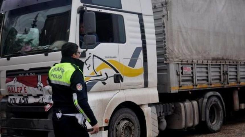 Cilveg&ouml;z&uuml;&rsquo;Nden Suriye&rsquo;Ye Yardım Tır&rsquo;Larının &Ccedil;ıkışı S&uuml;r&uuml;yor