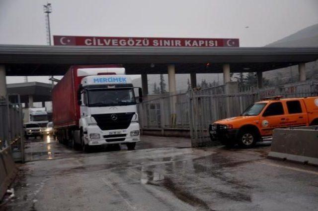 Cilvegözü’Nden Suriye’Ye Yardım Tır’Larının Çıkışı Sürüyor