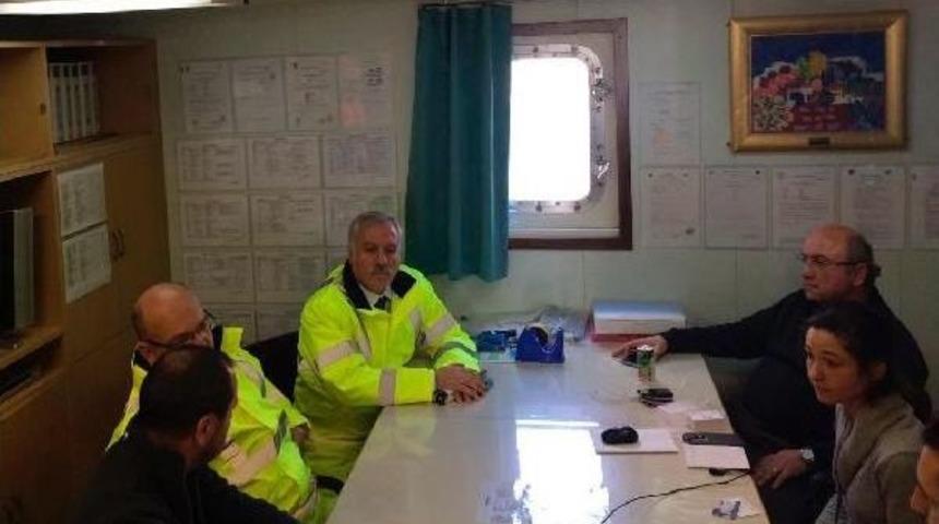 &Ccedil;eşme'deki Gemi Kazasında Yakıt Sızıntısından En &Ccedil;ok Paşalimanı Etkilendi