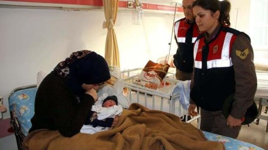 Fethiye'de Umut Yolculuğunda Yakalanan Filistinli Kadın Hastanede Doğum Yaptı