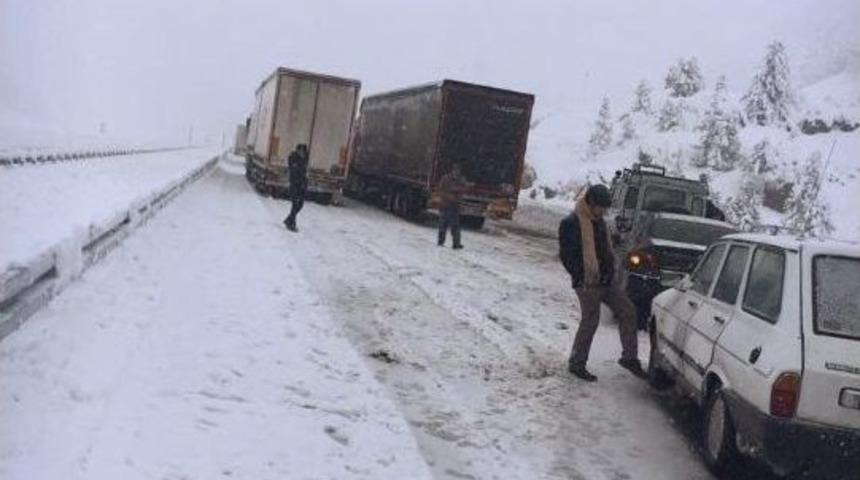 Kahramanmaraş&rsquo;ta Ulaşıma Kar Engeli
