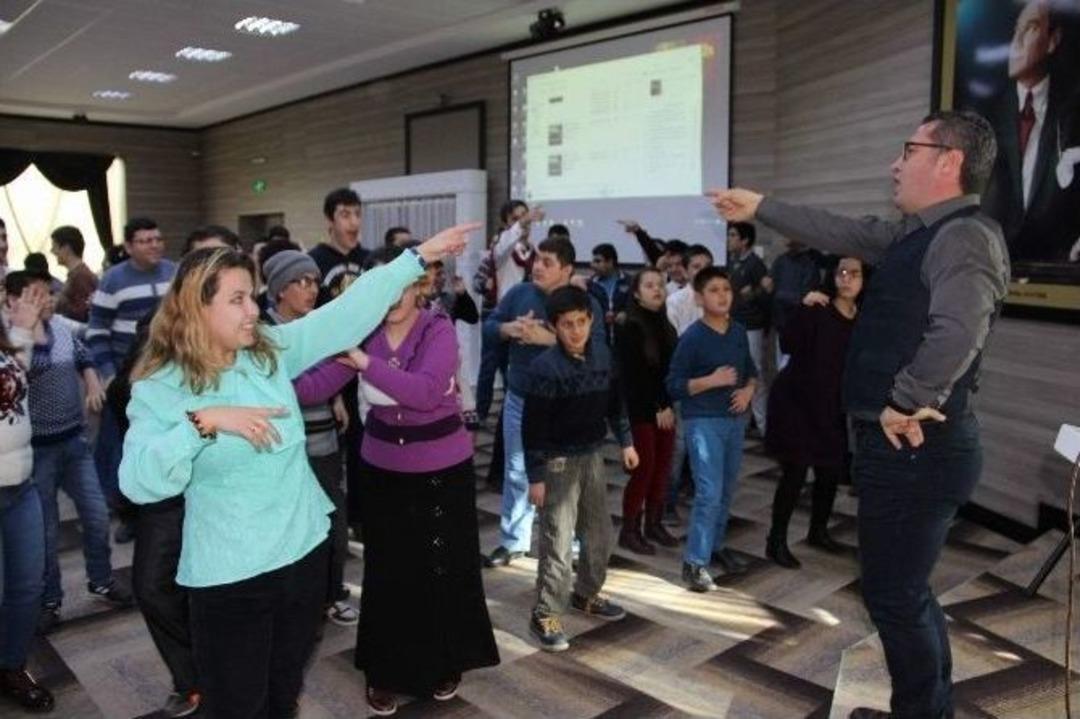 Zihinsel Engelli &Ouml;ğrencinin Polis Aşkı