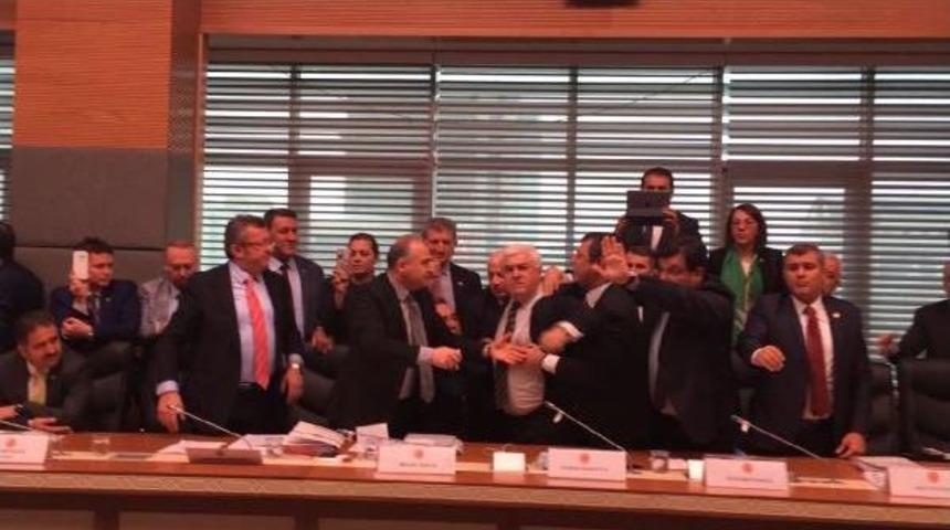 Tbmm Anayasa Komisyonu'nda Kavga Çıktı (2) (Yeniden)