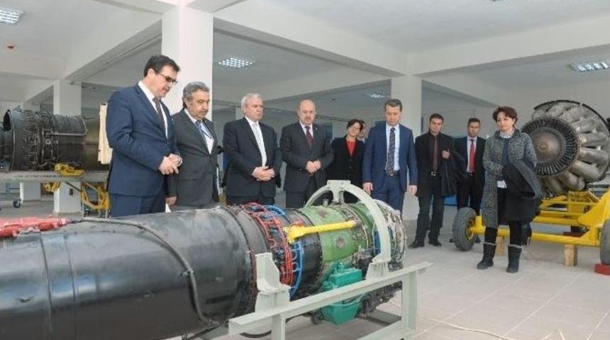 Vali &Ccedil;elik, Sabiha G&ouml;k&ccedil;en Mesleki Ve Anadolu Teknik Lisesi&rsquo;ni Ziyaret Etti