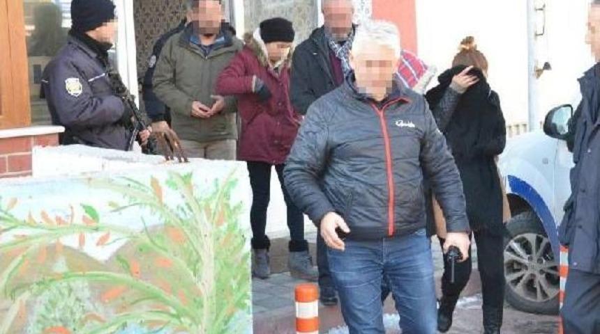 Yankesici Kadınlar Yakalandı