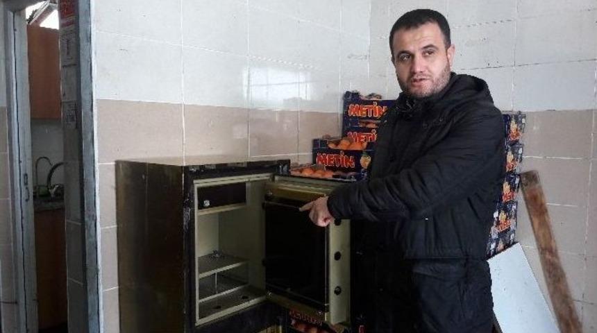 Bayrampaşa Hali&rsquo;nde G&uuml;peg&uuml;nd&uuml;z 2 Milyonluk Soygun Kamerada