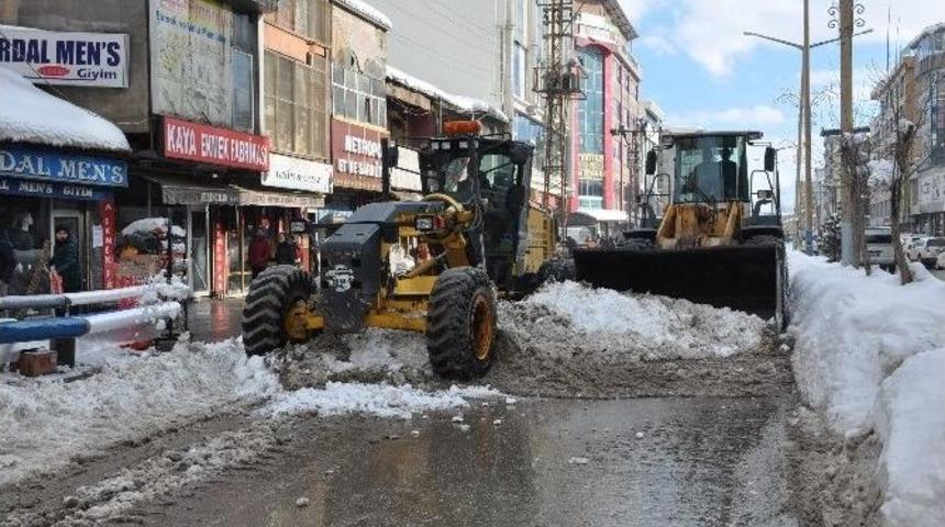 Y&uuml;ksekova&rsquo;da Karla M&uuml;cadele &Ccedil;alışmaları S&uuml;r&uuml;yor