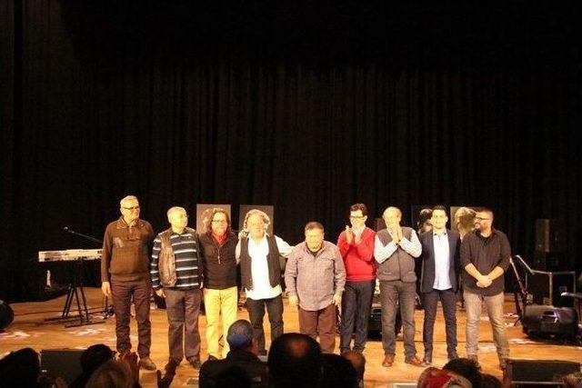 48 Yıl Sonra &rsquo;&ccedil;ılgınlar&rsquo; Grubu Yeniden Sahnede 2