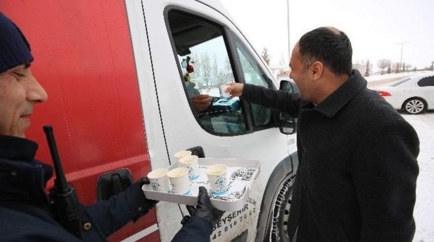 Beyşehir Belediyesi&rsquo;nden S&uuml;r&uuml;c&uuml;lere &Ccedil;orba İkramı