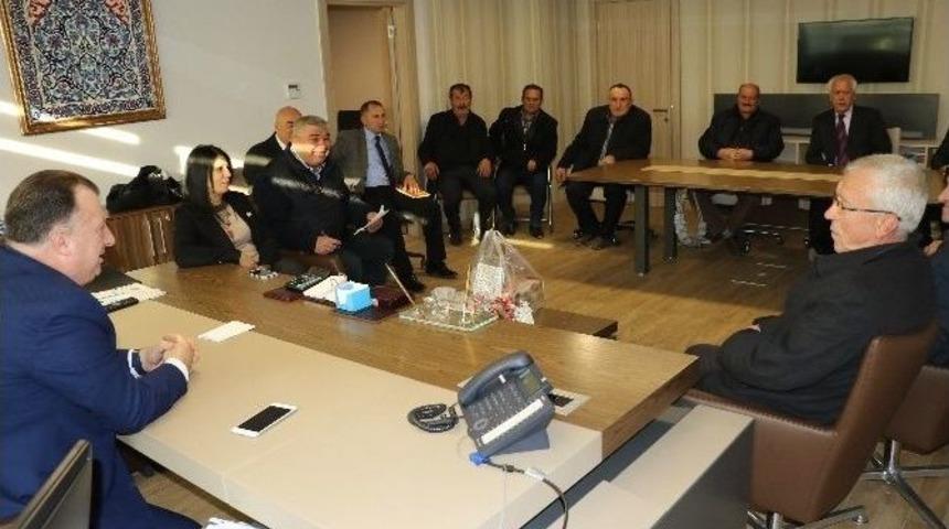 Muhtarlardan Manisa B&uuml;y&uuml;kşehir&rsquo;e &Ccedil;i&ccedil;ekli Teşekk&uuml;r