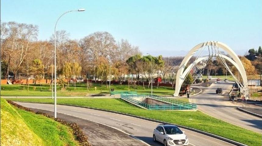 Mithatpaşa Kavşağı Y&uuml;zleri G&uuml;ld&uuml;r&uuml;yor