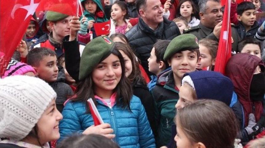 &Ouml;ğrencilerden Jandarmaya Moral