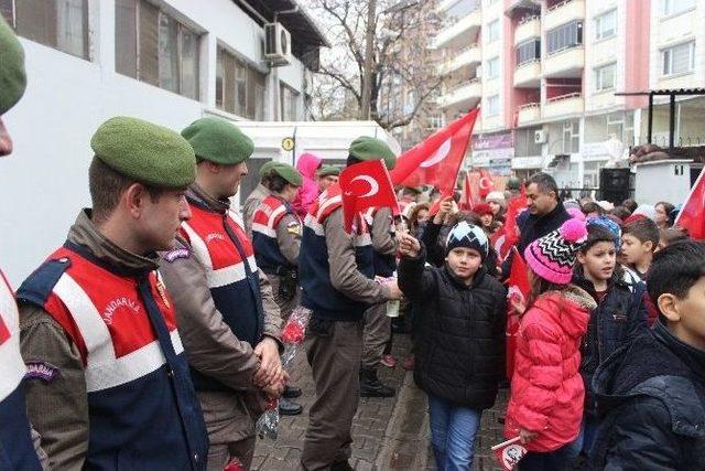 Öğrencilerden Jandarmaya Moral