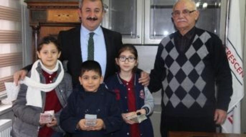 Elazığ&rsquo;da &Ouml;ğrenciler, Halep İ&ccedil;in 18 Bin 890 Lira Topladı