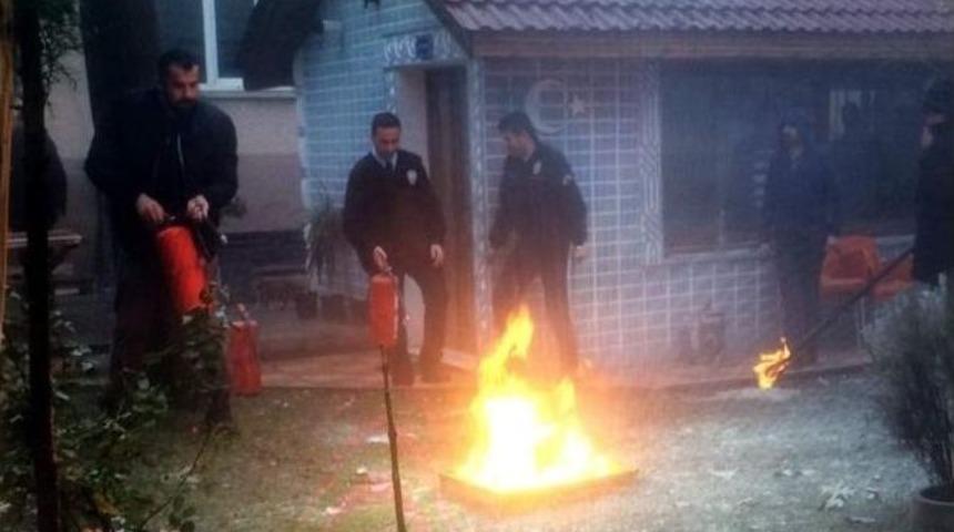 G&ouml;lbaşı İl&ccedil;esinde Polisler Yangın Tatbikatı Yaptı