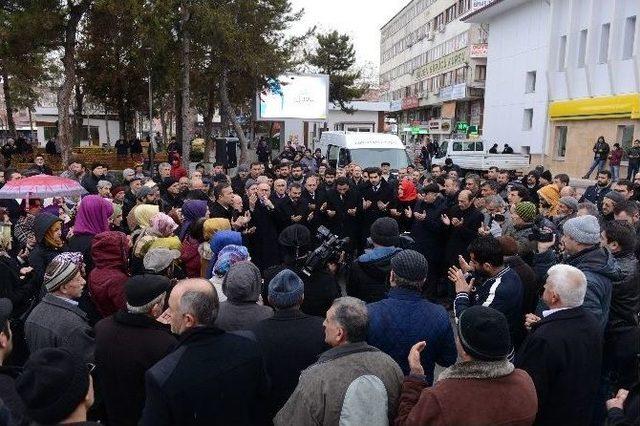 Ak Partili Kadınlardan Halep’e 2 Tır Yardım