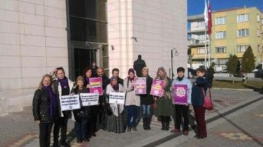 Eşini Ve Kayınvalidesini Bı&ccedil;aklayan Kocaya 36 Yıl Hapis Cezası