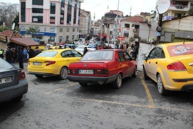 Taksicilerin Otopark Kavgası Böyle Görüntülendi