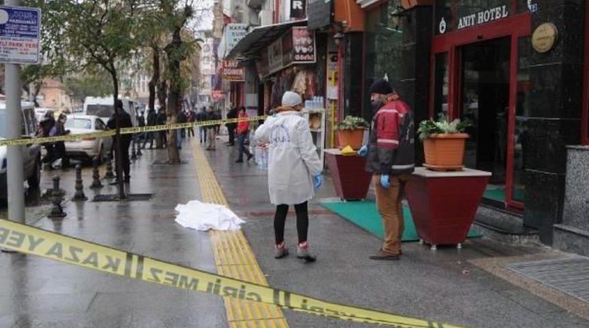 Otelin 6'ncı Katından Atlayan Lokantacı &Ouml;ld&uuml;