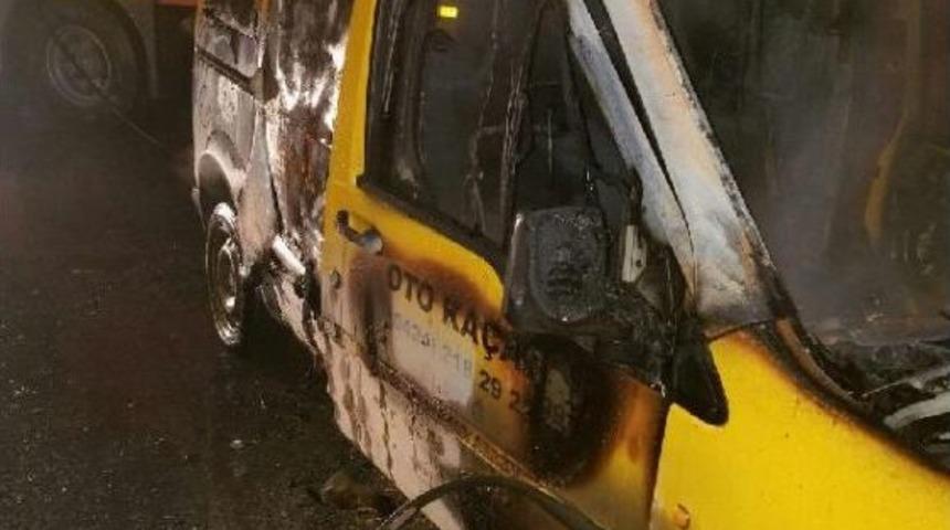 Seyir Halindeki Ara&ccedil; Alev Aldı