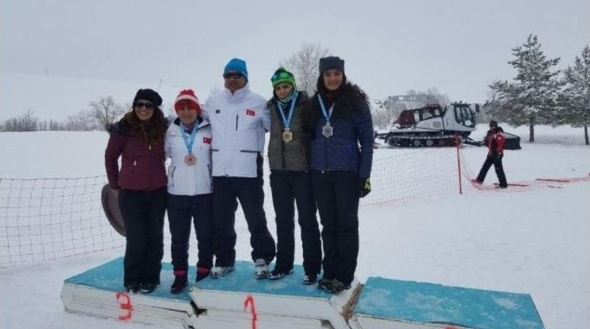 &Uuml;niversite &Ouml;ğrencilerinden B&uuml;y&uuml;k Başarı