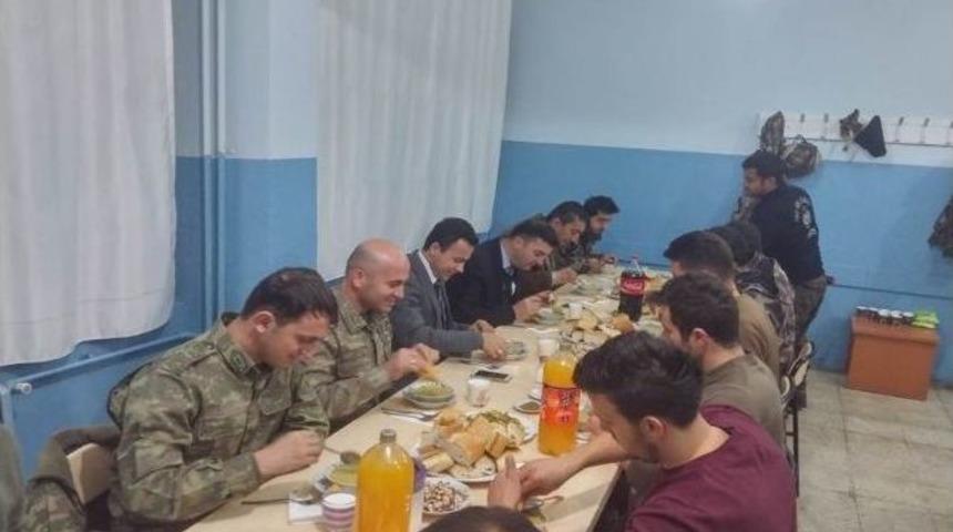 Kaymakam Uzan &Ouml;zel Harekat Polisleriyle Bir Araya Geldi