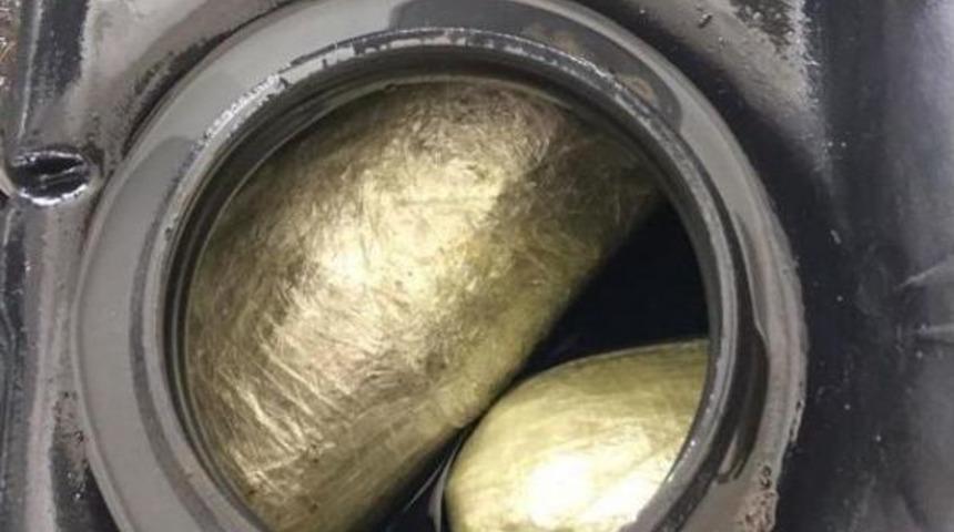 Minib&uuml;s&uuml;n Yakıt Deposunda 14 Kilo 300 Gram Esrar Ele Ge&ccedil;ti