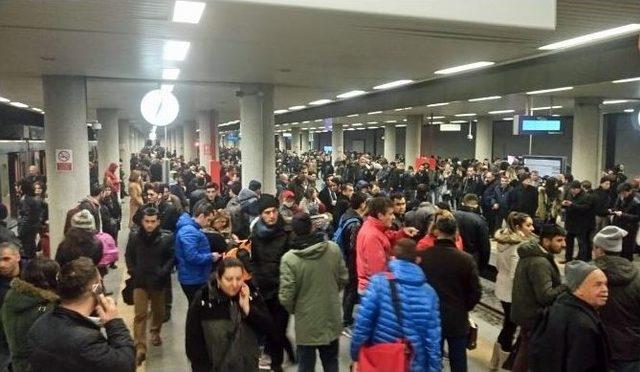 İstanbullulara Mesai Bitiminde Metro Şoku