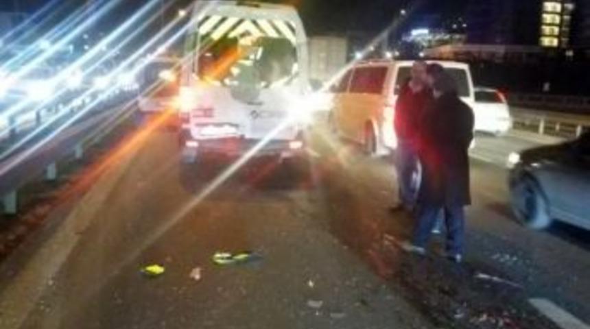 Gaziantepspor Takım Otob&uuml;s&uuml; İstanbul&rsquo;da Kazaya Karıştı: 4 Yaralı