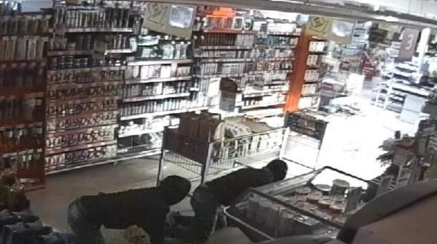 &Ouml;ld&uuml;r&uuml;p Evi Ateşe Verdiler